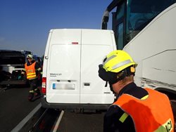 Vážná nehoda ochromila provoz na plzeňské dálnici před Prahou