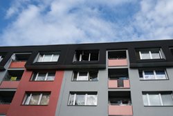 Požár bytu v domově v Ostravě-Muglinově se záchranou seniorů
