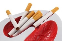 Tragické pondělí - muž usnul se zapálenou cigaretou v posteli 