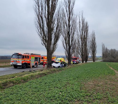 Tři zraněné osoby u nehody automobilu ve Vítkově