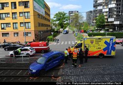 Hasiči zasahovali u nehody tramvaje s osobním vozidlem v Praze 10