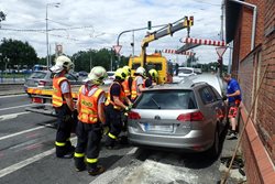 Hromadná nehoda šesti automobilů
