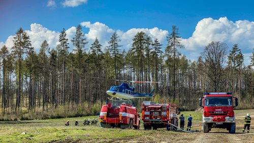 VIDEO Taktické cvičení: Požár lesa likvidovalo téměř 150 hasičů
