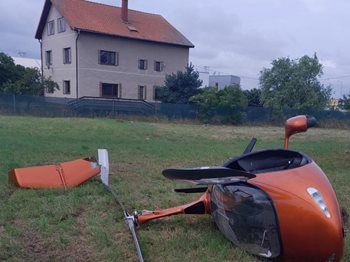 Pád vrtulníku u Brandýsa nad Labem zaměstnal hasiče i záchranáře
