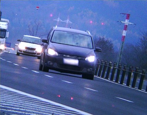 Nebezpečná jízda: Dva řidiči výrazně překročili rychlost s možnými vážnými následky