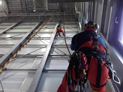 Kladenští hasiči trénovali v unikátním lezeckém polygonu