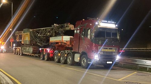 Nadměrný náklad ohrozil provoz na dálnici