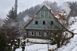 Požár chaty v Desné způsobil škodu za půl milionu