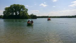 Na jezeře u Čelákovic došlo k utonutí plavce