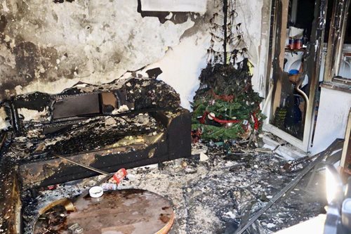 Požár bytu způsobil silné zakouření domu a zásah několika jednotek