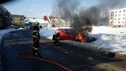 Osobní vozidlo v Letohradě na Orlickoústecku v plamenech