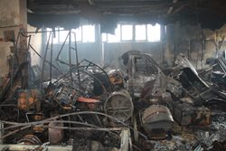 VIDEO-FOTOGALERIE  Požár autodílny ve Viticích na Kolínsku 