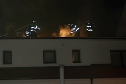 Nenápadný požár střechy v Sezimově Ústí