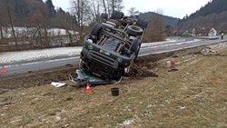 Kamion s plným kontejnerem skončil na střeše