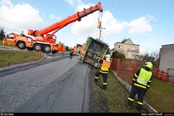 Vyproštění popelářského vozu v Petřvaldě na Karvinsku VIDEO