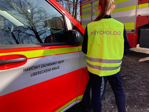 Střet vlaku s osobou zastavil provoz a vyvolal krizový zásah