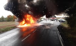 Čtyřmilionová škoda po požáru přepravovaných osobních aut u Hořešoviček
