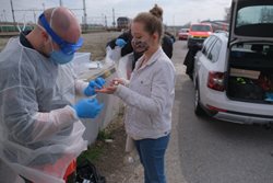 Hasiči už odvezli z Ostravy domů devět desítek cestovatelů ze 198