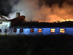U požáru skladu v České Olešné byl vyhlášen druhý stupeň požárního poplachu