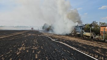 Zásah u požáru pole si vyžádal nasazení vrtulníku i dronů