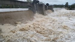 Po celém kraji zasahovaly desítky jednotek kvůli rozvodněným řekám a vydatnému dešti
