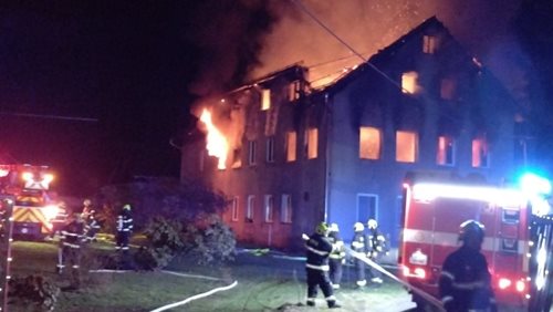 Požár rodinného domu vyžadoval zásah několika jednotek