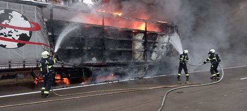 Požár návěsu na D11 způsobil škody přes dva miliony korun