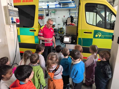 Dětská zvědavost pomáhá zachraňovat životy