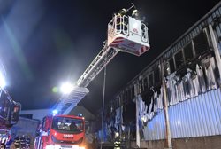 V Karlových Varech v noci vyhořel bazar s nábytkem
