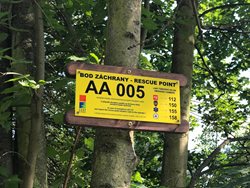 Návštěvníky pražských lesů nově chrání „body záchrany“