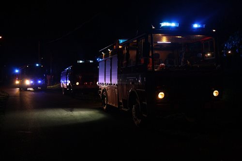 Záchrana dvou lidí z potoka