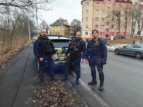 Okamžitý zásah v ledové vodě rozhodl o životě