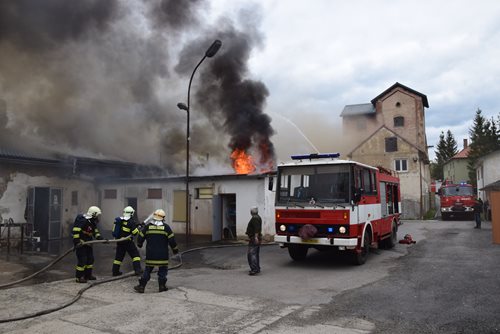 Oprava lepenkové střechy se požárem prodražila o šest milionů
