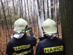 Taktické cvičení připomnělo náročný zásah hasičů při požáru v Lukovečku