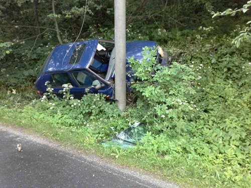 Tragická dopravní nehoda po srážce osobního vozidla s chodcem 
