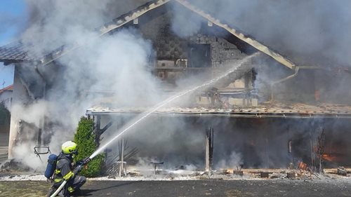 Rodinný dům zachvátil rozsáhlý požár. Škoda přesáhla 10 milionů korun