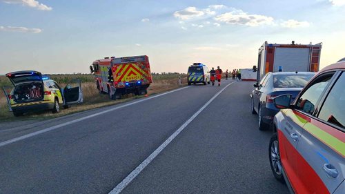 Čelní střet dvou aut skončil tragicky. Dvě ženy zemřely, další čtyři osoby se zranily.