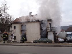 Požár domu v Loděnici nedaleko Berouna zapříčinila vadná televize