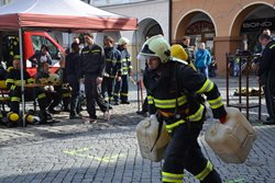 Do Pardubic si hasiči přivezli hned několik medailí ze soutěže Jičínský hasič přežívá