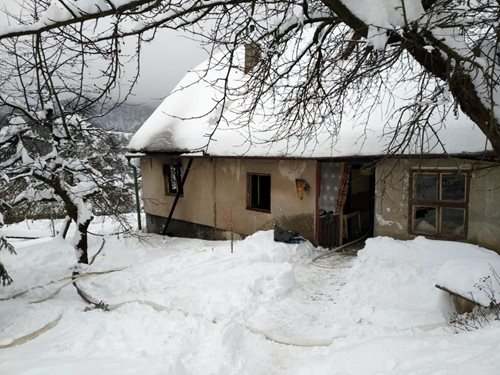 U požáru rodinného domu v Nedašově Lhotě zasahovaly tři jednotky hasičů.