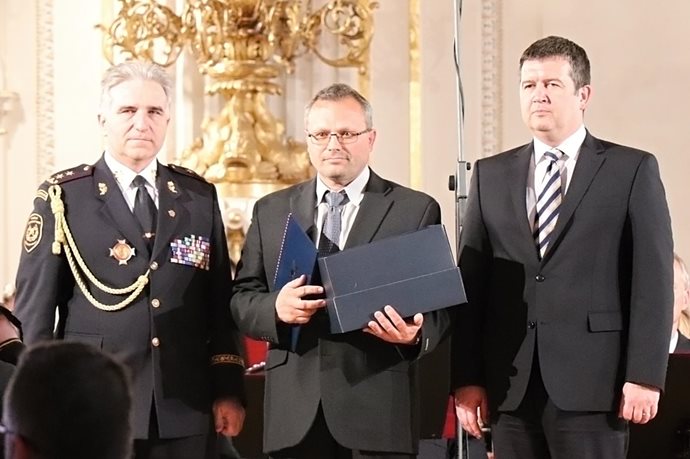 J42-(1).jpg