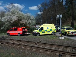 Tragicky skončil střet vlaku s dodávkou v Kostelci nad Orlicí