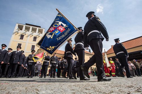Příslušníci HZS Královéhradeckého kraje si převzali v Den vítězství ocenění za svou práci