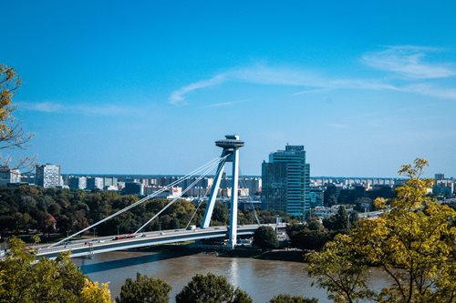 Od září čekají řidiče i chodce nové povinnosti. Změní se pravidla na silnicích