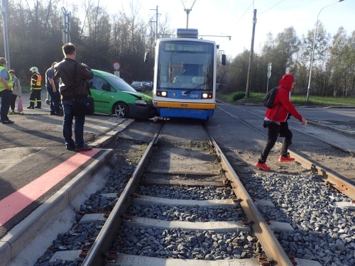 Tři páteční nehody aut v kolejišti ostravských tramvají