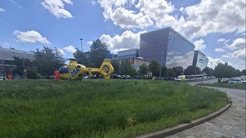 Dva pracovníci spadli z výšky téměř deseti metrů. Policie upozorňuje na rizika práce v horku
