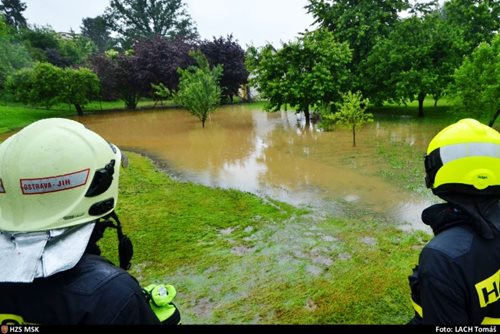 Meteorologové varují: Nová sněhová pokrývka, velmi vydatný déšť i povodňové ohrožení