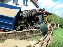 Tragické dopravní nehody - zemřeli dva lidé na motorce a řidič vozidla
