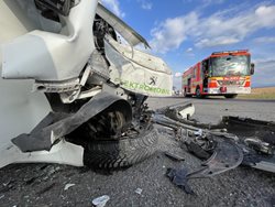 V ostravské části Krásné Pole se střetl autobus s elektromobilem, jeden člověk byl zraněn