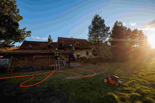 Hasiči zastavili šíření plamenů